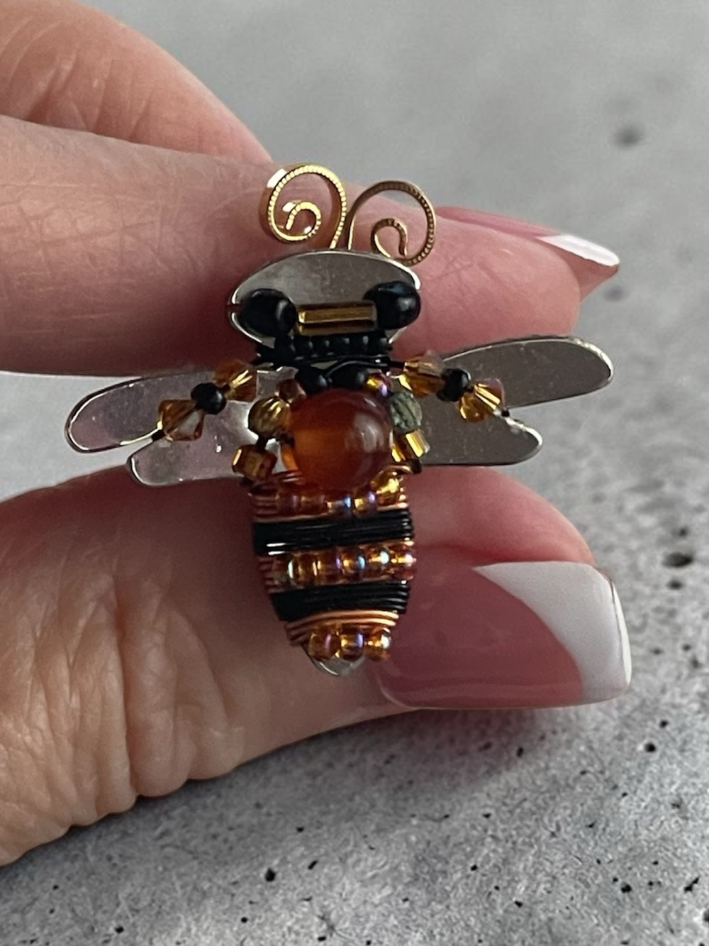 Liztech 2005 Bee Brooch Pin Gold Tone Mixed Media 1.25”